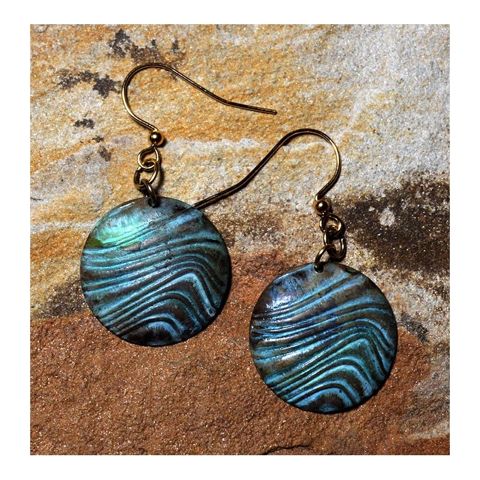 Click to view detail for EC-030 Earrings Domed Round Flowing Lines Dangle $40